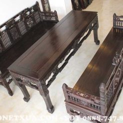 Bộ trường kỷ đặc trưng bởi màu nâu đen là màu của sự chân chất