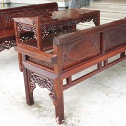 Trường kỷ được lên màu với phương pháp Vecni