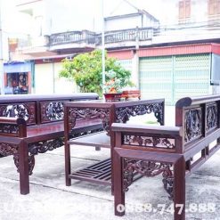 Bộ trường kỷ gỗ gụ này rất thích hợp đặt trong không gian xưa