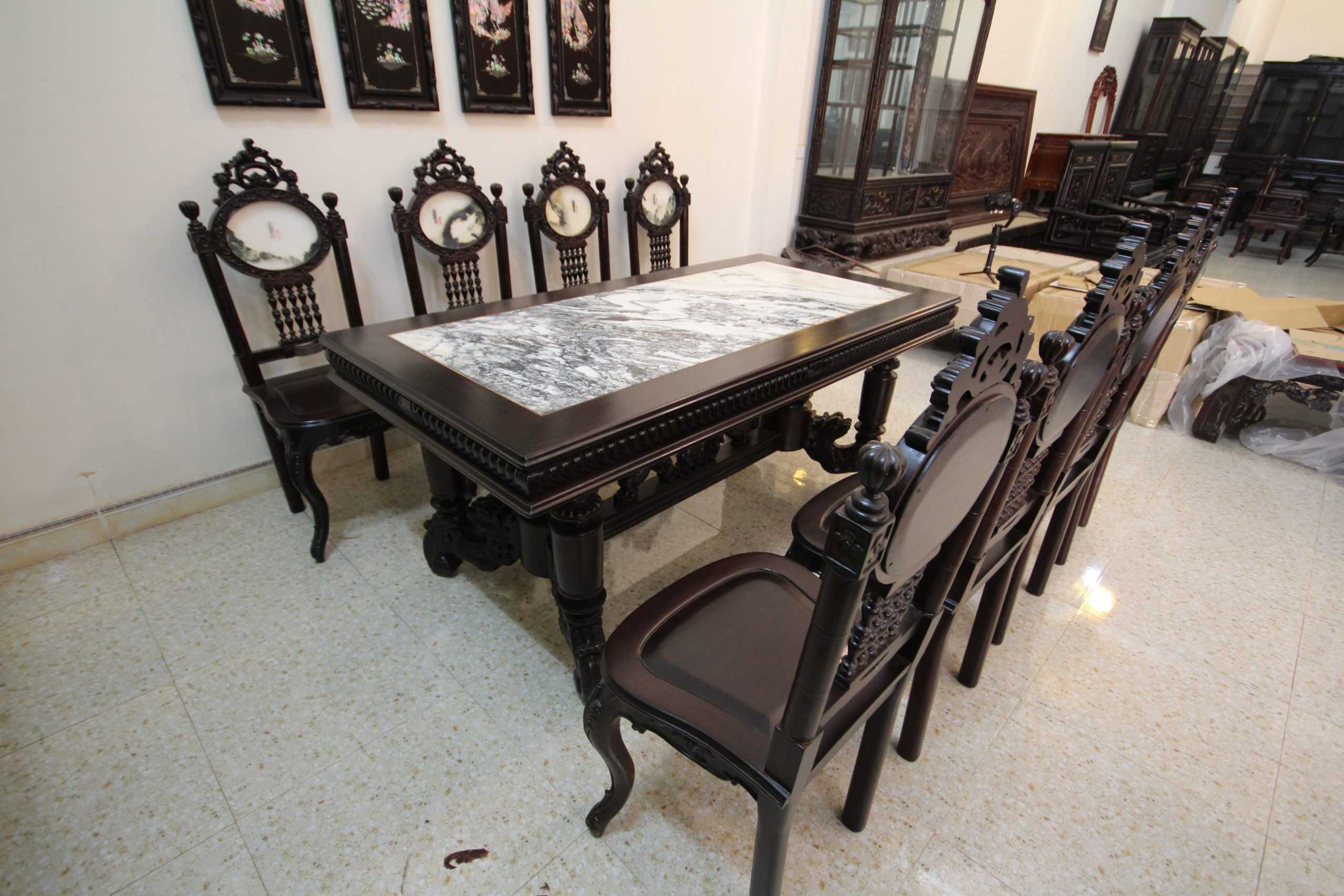 Tổng kho đồ gỗ nội thất: Bộ bàn ghế ăn gỗ gụ BGA27 là một trong những sản phẩm nổi bật của Tổng kho đồ gỗ nội thất